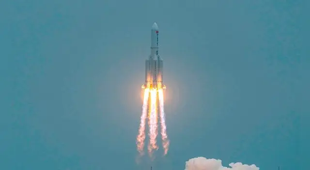 El cohete Gran Marcha-5B Y2 (Changzheng wǔ) con el módulo central de la estación orbital china fue lanzado el 29 de abril desde la base espacial china de Wenchang. El cohete Gran Marcha-5B Y2 (Changzheng wǔ) con el módulo central de la estación orbital china fue lanzado el 29 de abril desde la base espacial china de Wenchang.