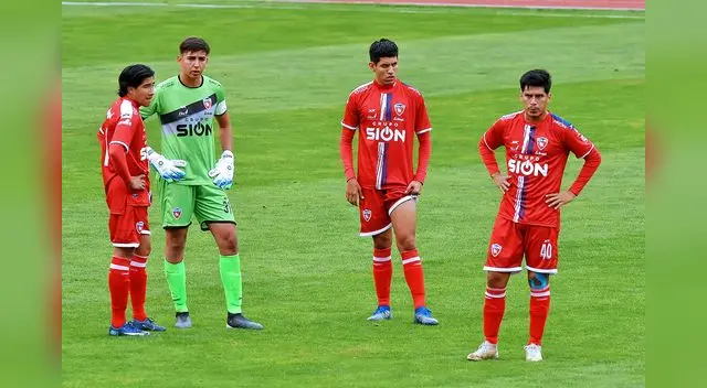 The Strongest no quiso  postergar partido y Royal Pari jugó con 7 jugadores.
