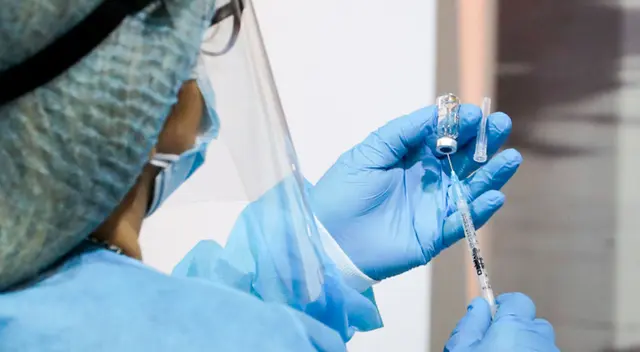 Aprende a reconocer si tu jeringa tiene el medicamento contra el COVID-19