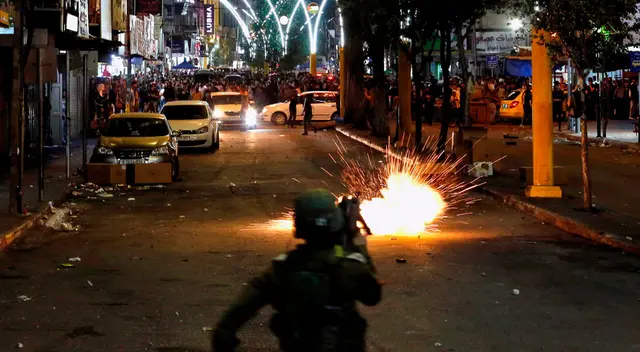 Hamas ha lanzado decenas de cohetes hacia Israel en respuesta al colapso de una torre residencial.