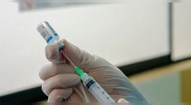 Óscar Ugarte se pronuncia sobre la vacunación de 60 años.