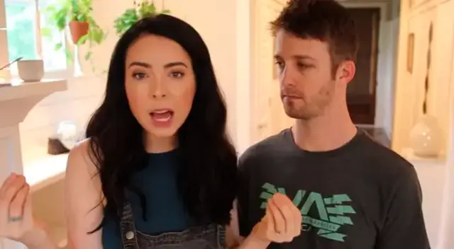 La pareja concluyó que después de hablar con sus seres queridos, la adopción no era adecuada para ellos. La pareja concluyó que después de hablar con sus seres queridos, la adopción no era adecuada para ellos.