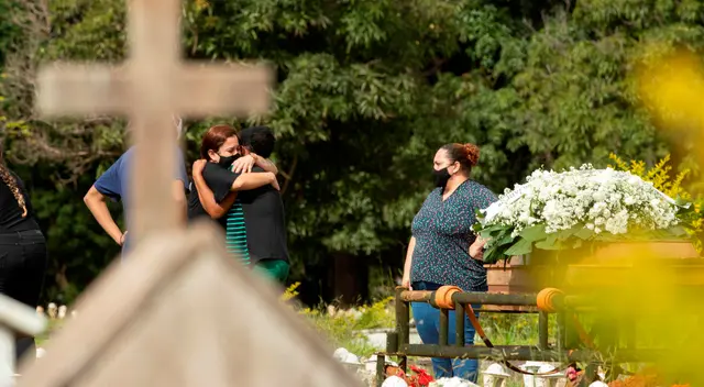 Brasil viene acumulando un total de 425,711 fallecidos por coronavirus.