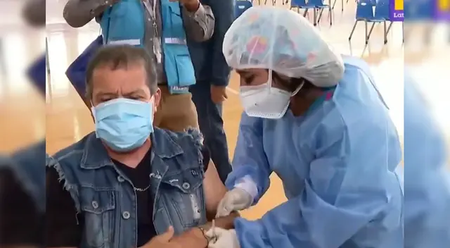 Miguelito Barraza recibe contento su primera dosis de vacuna contra la COVID-19 Miguelito Barraza recibe contento su primera dosis de vacuna contra la COVID-19