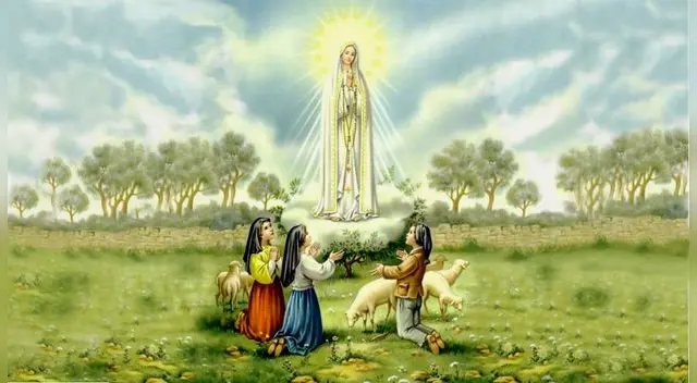 La primera aparición se habría producido el domingo 13 de mayo. En esa oportunidad, los niños estaban un lugar conocido como Cova da Iria, cerca de su pueblo en Fátima.