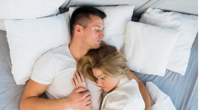 Soñar con tu vecina se interpreta con que sientes un gusto por otra persona, pero que no es mutuo.