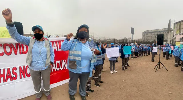 Trabajadores de limpieza del Callao exigen ser vacunados contra el COVID-19.