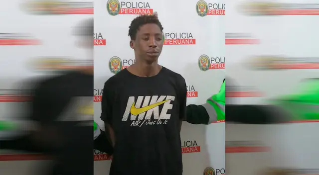 Estaban peleando y lo lanzó por el acantilado. Estaban peleando y lo lanzó por el acantilado.