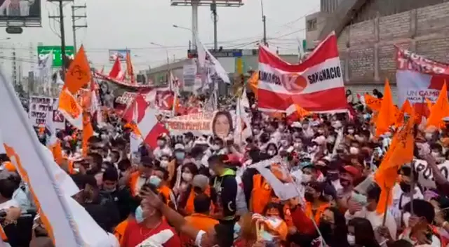 Simpatizantes de Keiko Fujimori se hiceron presentes en debate.