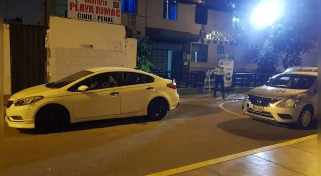 motorizados acribillan auto en la avenida Bocanegra. motorizados acribillan auto en la avenida Bocanegra.