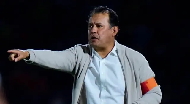 Juan Reynoso se lleva elogios de los hinchas y prensa en México. Juan Reynoso se lleva elogios de los hinchas y prensa en México.