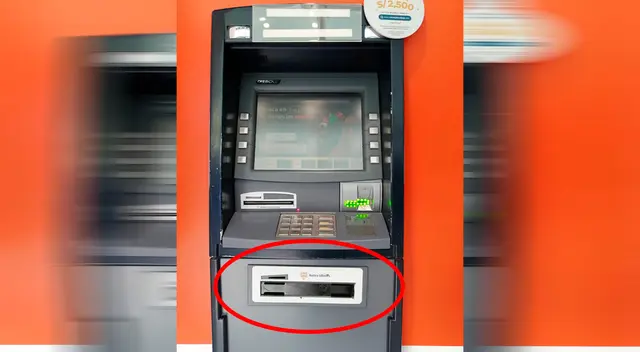 Sujetos estaban colocando "regletas" en cajero. Sujetos estaban colocando "regletas" en cajero.