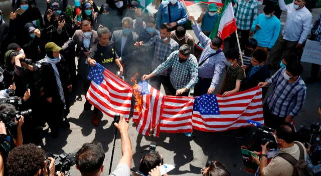 Palestinos quemaron bandera de Estados Unidos. | FUENTE: Efe.   