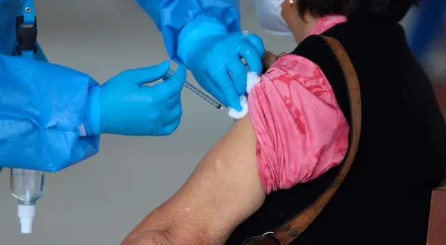 Consulta donde y cuando comenzarán a vacunar contra la COVID-19 a mayores de 60 años. Consulta donde y cuando comenzarán a vacunar contra la COVID-19 a mayores de 60 años.