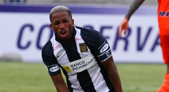 Jefferson Farfán quedaría alejado de las canchas.