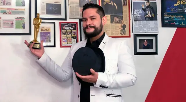 Mago Biondi recibe el premio. Mago Biondi recibe el premio.