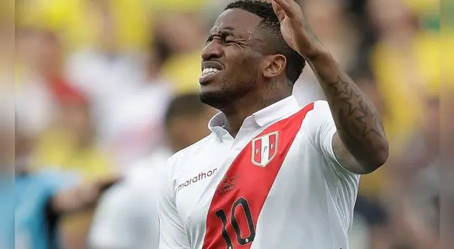 Jefferson Farfán fue operado de una de sus rodillas a finales del 2020.