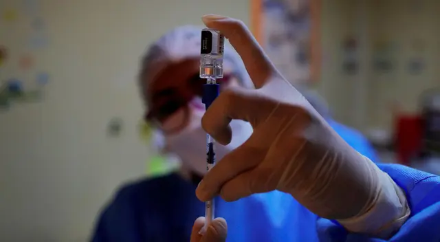 Vacunas de Pfizer y AstraZeneca contra la variante india.