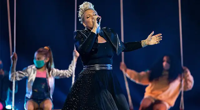Pink es reconocida como artista ícono del año.