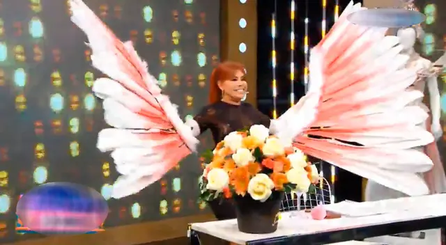 Magaly Medina emocionada por lucir traje de Miss Perú Janick Maceta. Magaly Medina emocionada por lucir traje de Miss Perú Janick Maceta.