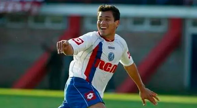 Roberto Jiménez: "Cuando era juvenil limpiaba los carros y lavaba la ropa de los mayores" Roberto Jiménez: "Cuando era juvenil limpiaba los carros y lavaba la ropa de los mayores"