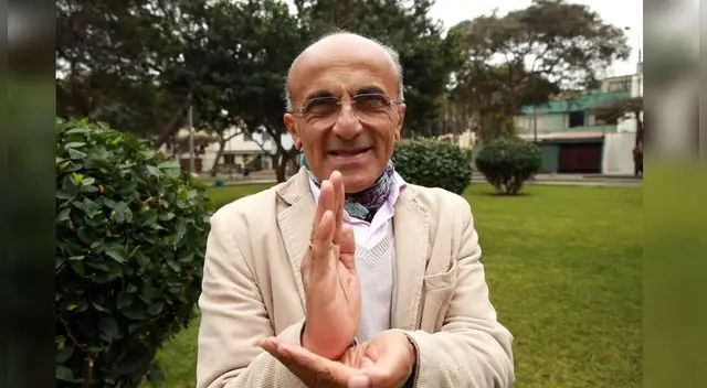 Doctor Pérez-Albela enseña el poder de la palabra y la Biblia.