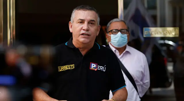 Daniel Urresti niega ser el autor mediato del asesinato del periodista Hugo Bustíos en 1988. Daniel Urresti niega ser el autor mediato del asesinato del periodista Hugo Bustíos en 1988.