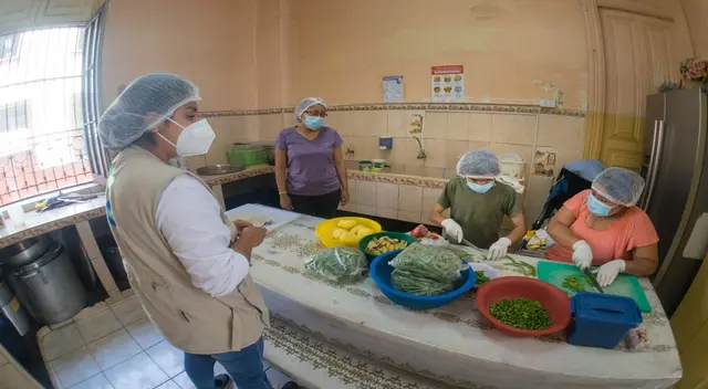 Una buena alimentación es la base de una buena salud. Una buena alimentación es la base de una buena salud.