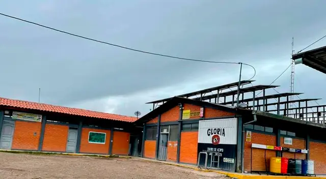 Lecheros de Cajamarca denunciaron a Gloria por abandono de acopio del lácteo. Lecheros de Cajamarca denunciaron a Gloria por abandono de acopio del lácteo.