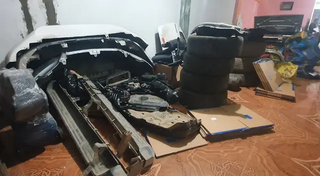 Intervienen local clandestino donde embalaban partes de autos robados para venderlos Intervienen local clandestino donde embalaban partes de autos robados para venderlos