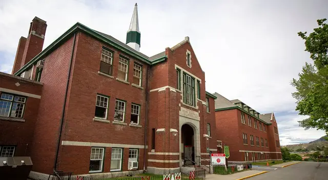 Canadá conmocionada por la noticia de los restos de 215 menores de edad. Canadá conmocionada por la noticia de los restos de 215 menores de edad.