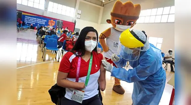 Para atletas se vacunan contra el COVID-19 en la Videna Para atletas se vacunan contra el COVID-19 en la Videna