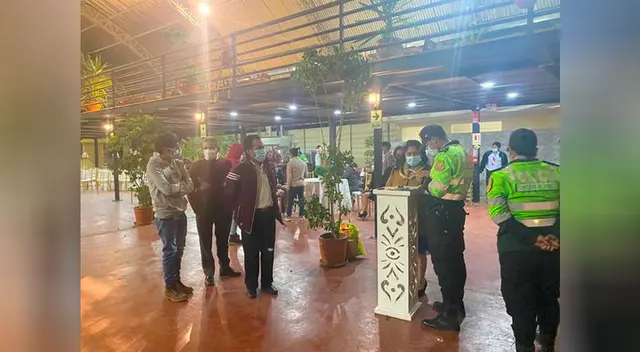 Los asistentes fueron intervenidos al igual que los esposos. Los asistentes fueron intervenidos al igual que los esposos.