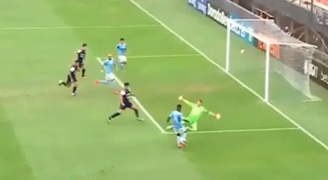 Sporting Cristal tuvo una clara ocasión de gol desperdiciada por Corozo. Sporting Cristal tuvo una clara ocasión de gol desperdiciada por Corozo.