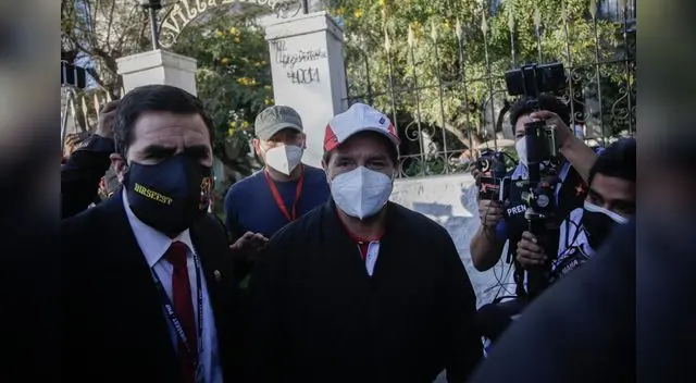 Pedro Castillo se reunió en hotel con su equipo