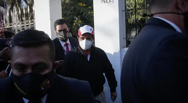 Pedro Castillo se reunió con parte de su equipo técnico en el Hotel Villa Elisa, en Arequipa, horas antes del debate. Pedro Castillo se reunió con parte de su equipo técnico en el Hotel Villa Elisa, en Arequipa, horas antes del debate.