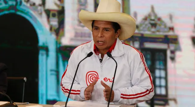 El docente cajamarquino aseguró que diversas autoridades regionales 'hacen cola' en los exteriores del MEF para la aprobación de dinero público.