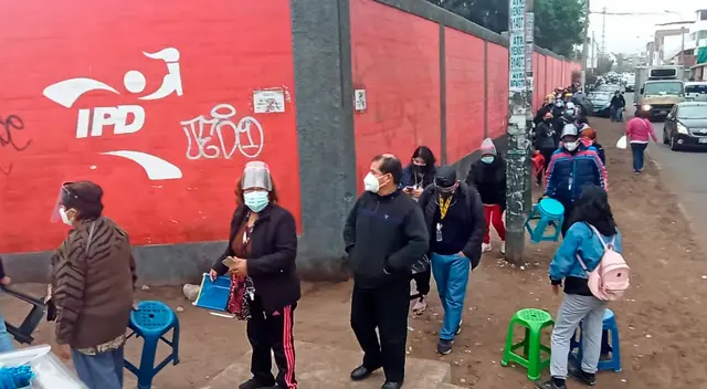 Otros vecinos aseguran que solo hay una persona que se viene encargando del control para proceder con la vacunación. Otros vecinos aseguran que solo hay una persona que se viene encargando del control para proceder con la vacunación.