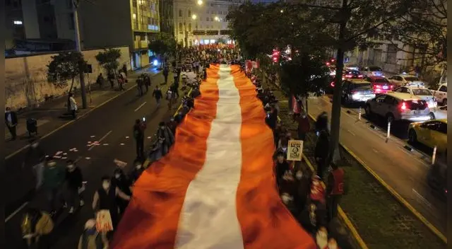 Decenas de personas acuden a Plaza San Martín en contra de Keiko Fujimori Decenas de personas acuden a Plaza San Martín en contra de Keiko Fujimori