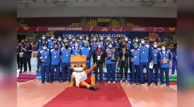 Regatas Lima fue un digno campeón , ganó los tres partidos a Alianza Lima.