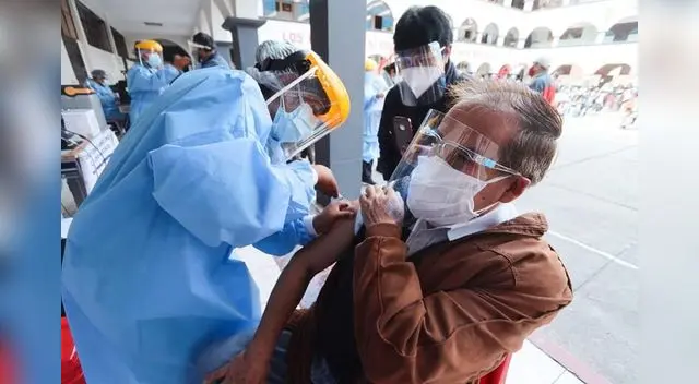 El miércoles 2 de junio, llegó al país un lote de 700 mil dosis de Sinopharm.