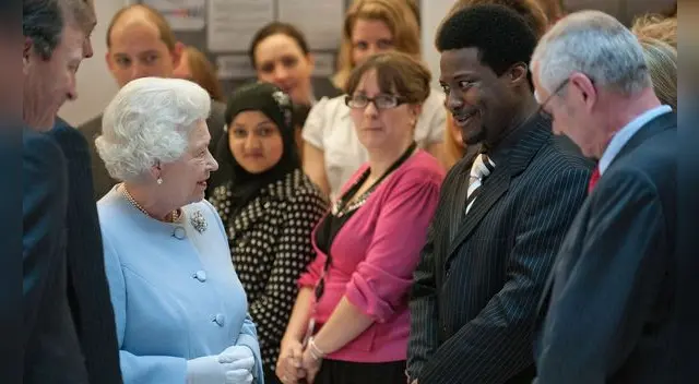 Reino Unido: familia real prohibió a “inmigrantes de color” trabajar en las oficinas del Palacio de Buckingham. Reino Unido: familia real prohibió a “inmigrantes de color” trabajar en las oficinas del Palacio de Buckingham.