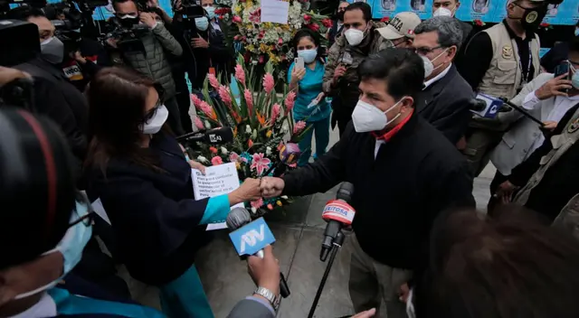 Pedro Castillo se reunión con enfermeras y presentó su plan con cinco ejes importantes para controlar la pandemia. Pedro Castillo se reunión con enfermeras y presentó su plan con cinco ejes importantes para controlar la pandemia.
