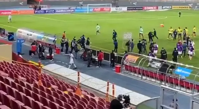 Gianluca Lapadula, delantero de la selección peruana, fue noticia en las redes sociales.