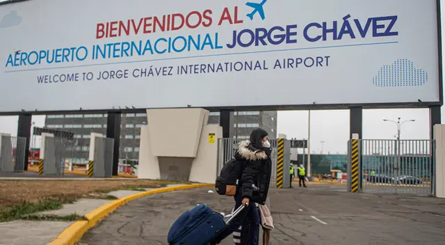 Viajes a Estados Unidos aumentaron durante el 2021, informa Migraciones.