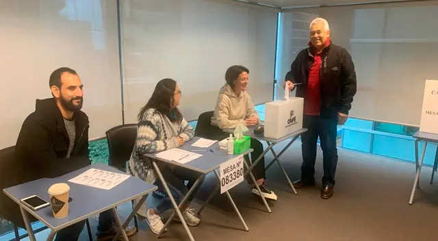 El Ministerio de Relaciones Exteriores indicó en un comunicado que 997,033 peruanos en el exterior están habilitados para sufragar. El Ministerio de Relaciones Exteriores indicó en un comunicado que 997,033 peruanos en el exterior están habilitados para sufragar.