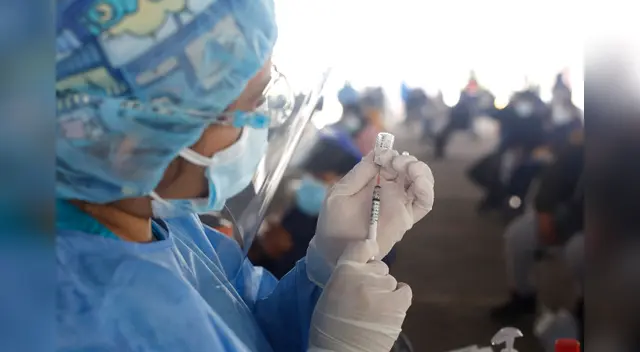 Hoy 5 de junio llegaron 300 mil dosis de la vacuna Sinopharm al Perú. Hoy 5 de junio llegaron 300 mil dosis de la vacuna Sinopharm al Perú.