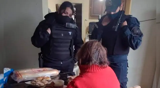 La adulta mayor vivía en completo estado de abandono junto a sus cinco perritos. La adulta mayor vivía en completo estado de abandono junto a sus cinco perritos.