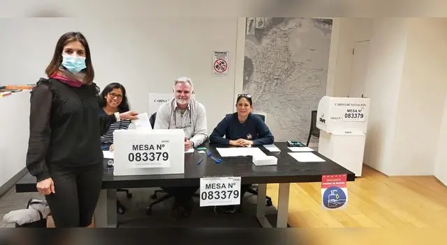 peruanos en Australia emiten su voto en la segunda vuelta presidencial