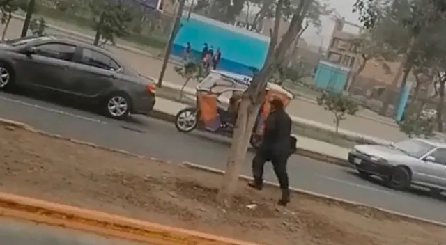 Chofer corrió como un atleta y fue a votar, pero los pasajeros tuvieron que esperar. Chofer corrió como un atleta y fue a votar, pero los pasajeros tuvieron que esperar.